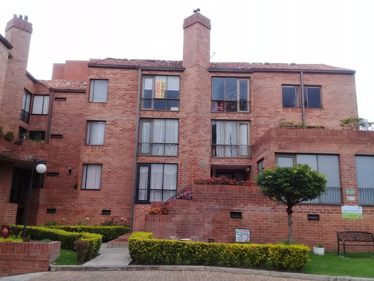 EXCELENTE UBICACION – ILUMINACION INMEJORABLE-AMPLIOS ESPACIOS-BOGOTA NORTE