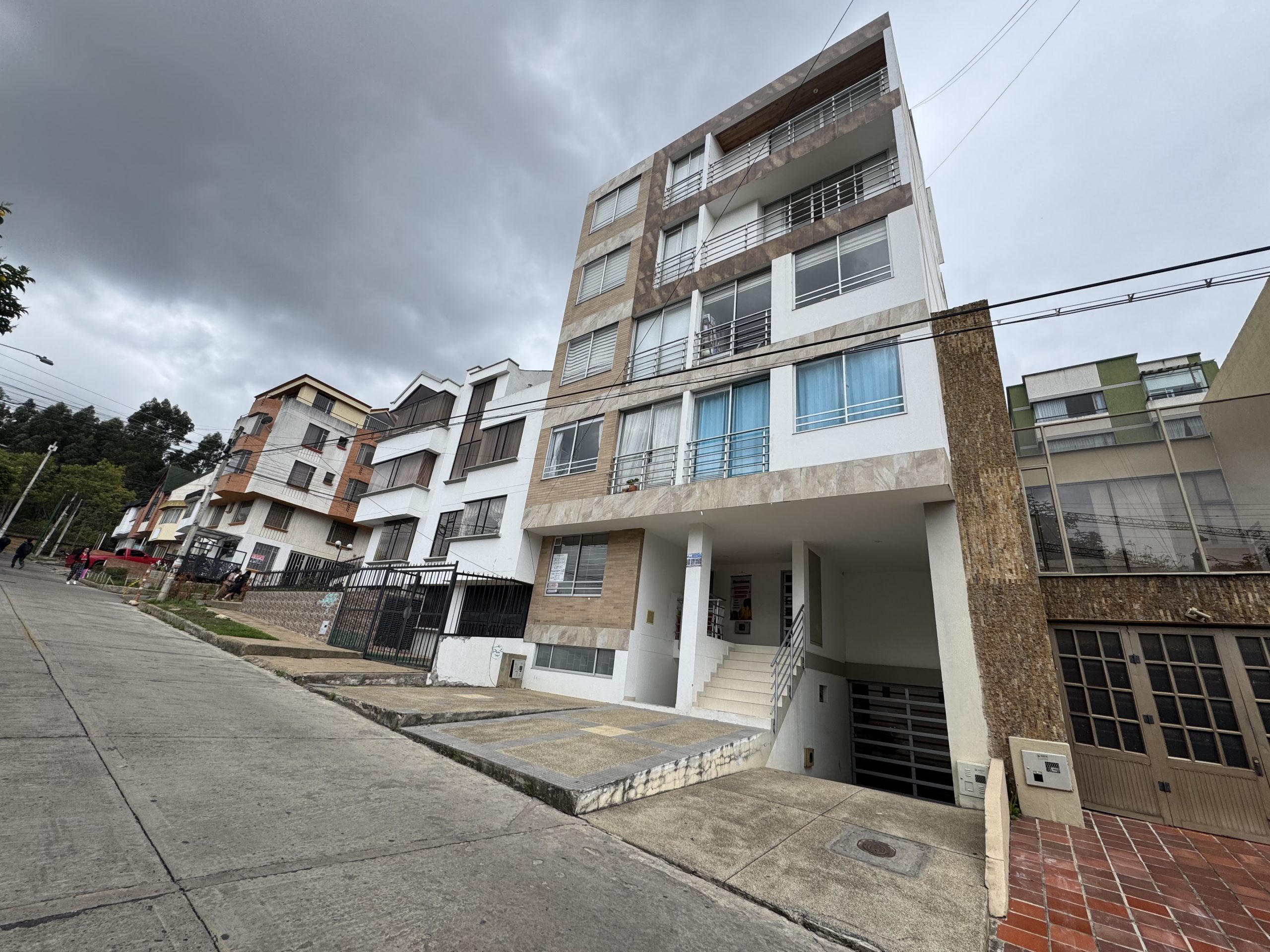 ARRIENDO HERMOSO APARTAESTUDIO CERCA DE LA UNIVERSIDAD UPTC