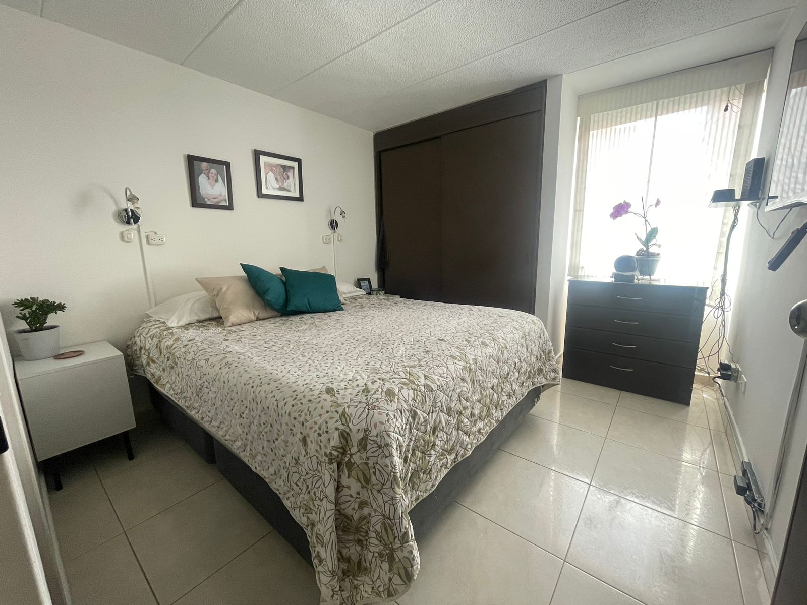 EXCELENTE UBICACION – ILUMINACION INMEJORABLE-AMPLIOS ESPACIOS-BOGOTA NORTE