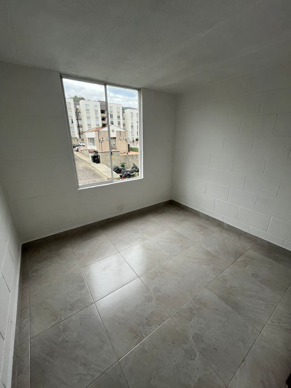 ARRIENDO APARTAMENTO EN LA ALMERIA CODIGO 679-76127