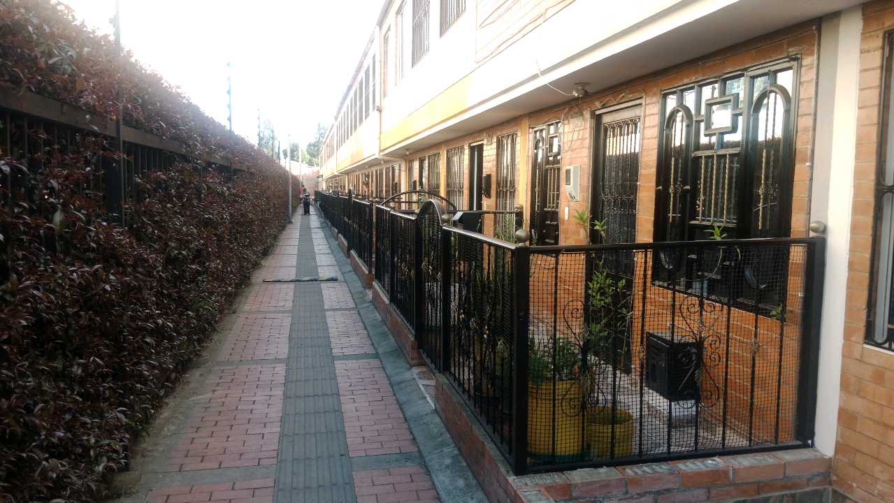 ARRIENDO Aparta estudio Cota $ 1.200.000