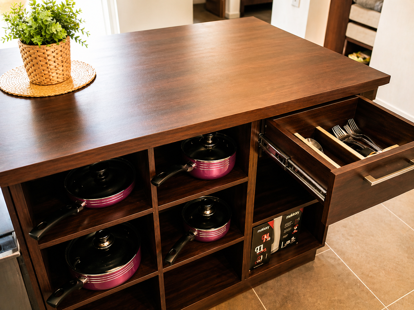 Departamento AMOBLADO 1D/1B a pasos del Mall y Metro Quilín, 450mil (6 meses minimo)