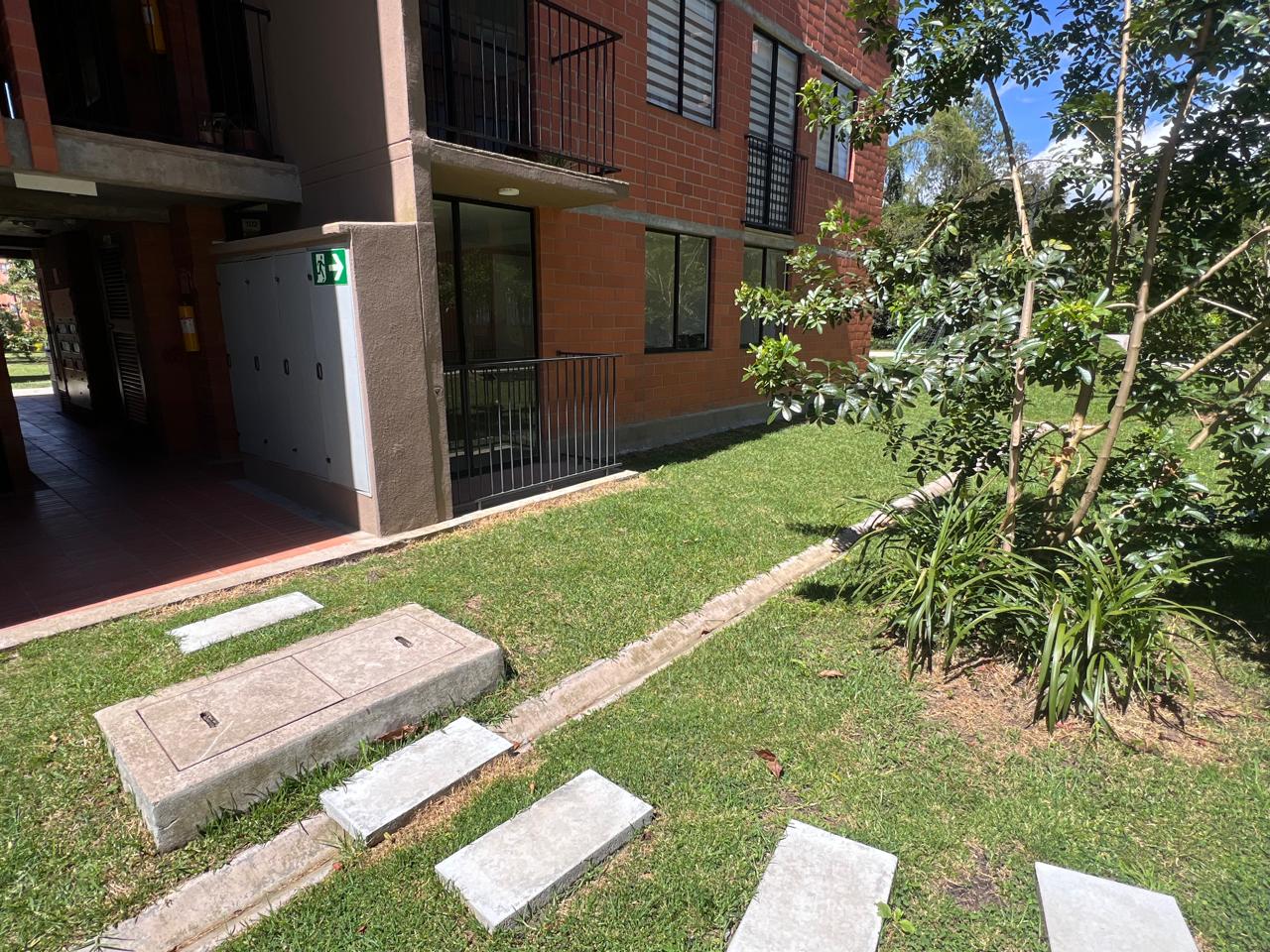 ALQUILO APARTAMENTO EN BUENOS AIRES, 3 NIVELES EN LA OBRA 2000, BELLO