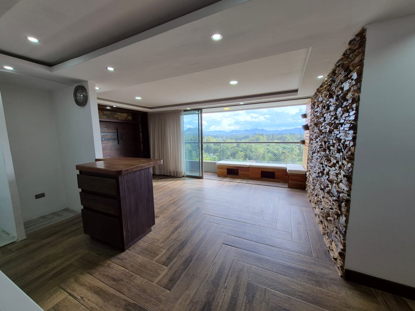 ARRIENDO APARTAMENTO TERCER PISO CON ASCENSOR, EN LA CEJA ANTIOQUIA