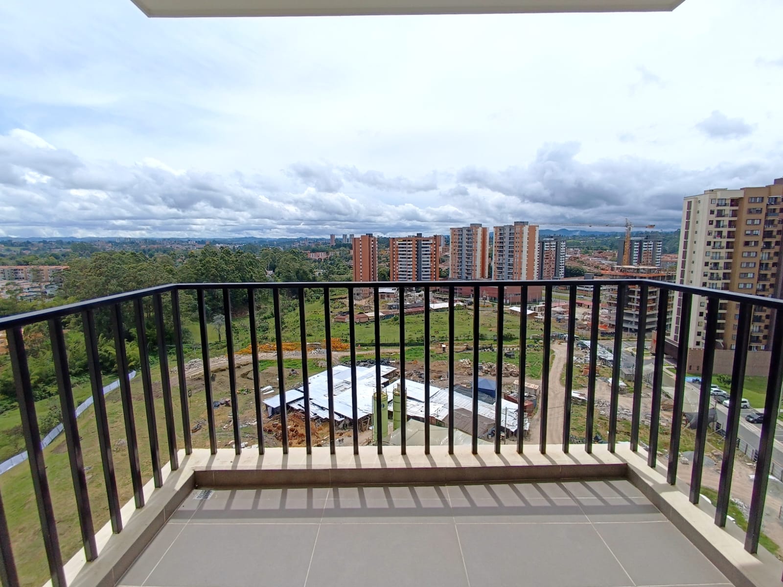 Apartamento Amplio Sin Amoblar para Arriendo en San Diego, Medellín