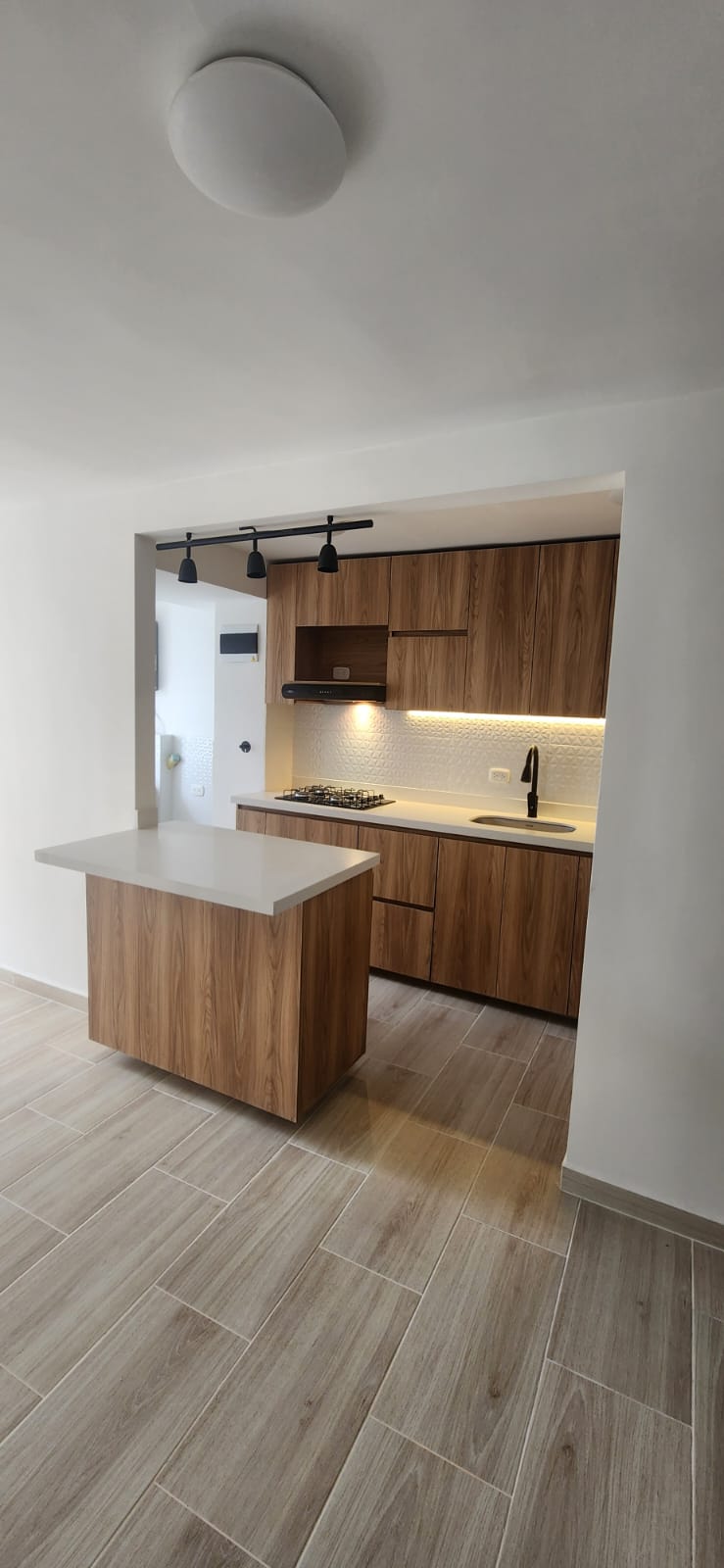 SE ARRIENDA APARTAMENTO EN MANRIQUE SANTA INES