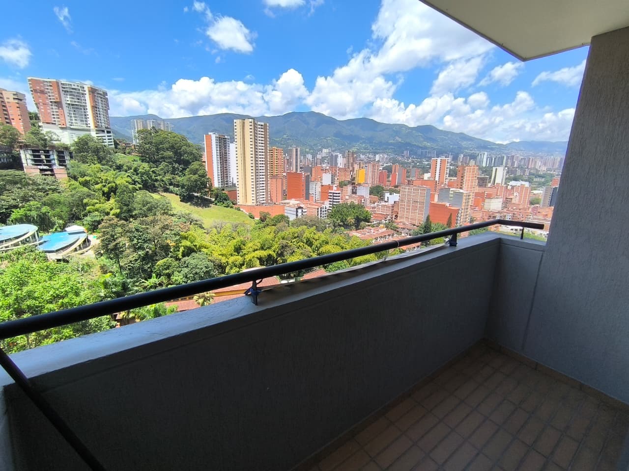 CASA UNIFAMILIAR EN ARRIENDO EN LA CEJA, SECTOR PINOLINDA.