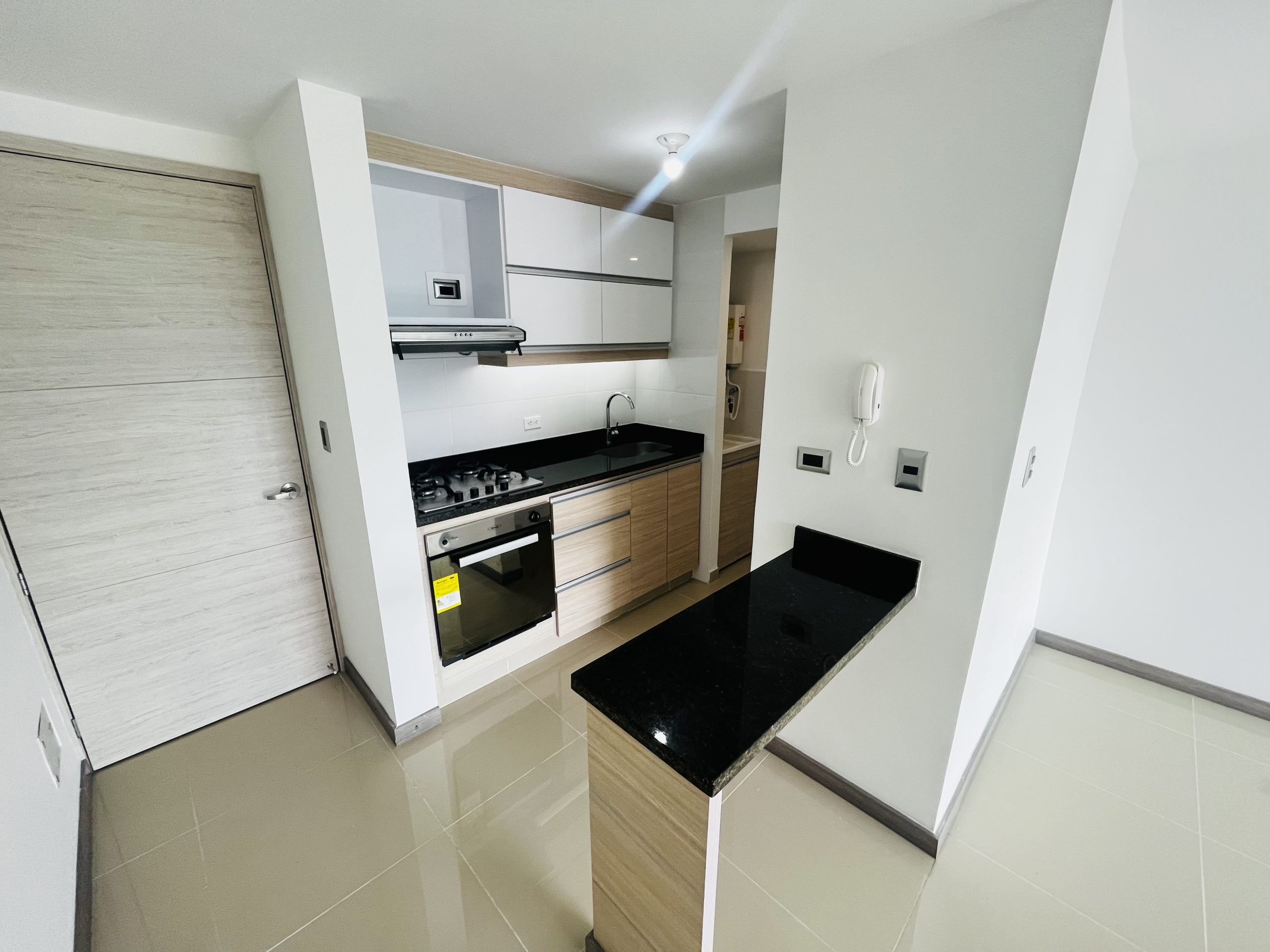 Se Arrienda Apartamento de 2 Habitaciones – Oro Negro