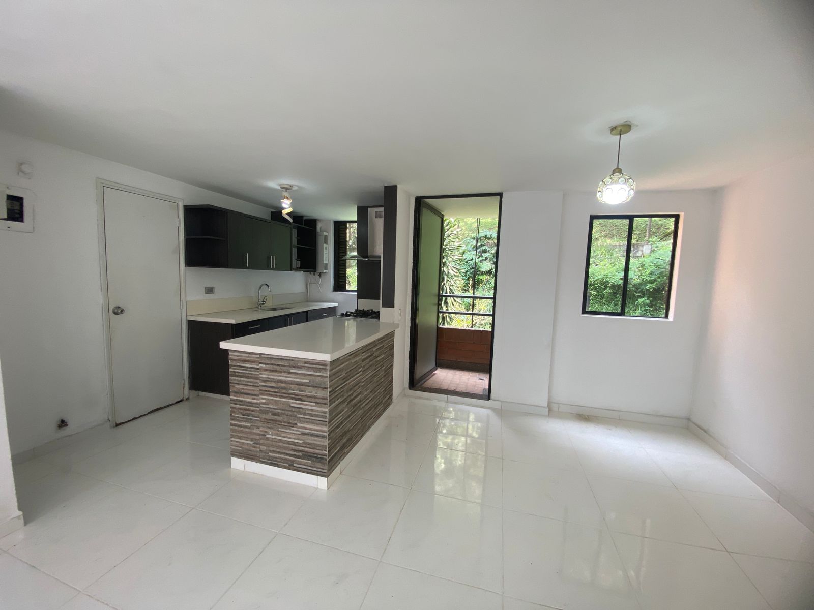 Amplio Apartamento para Arriendo cerca al Primer Parque de Laureles