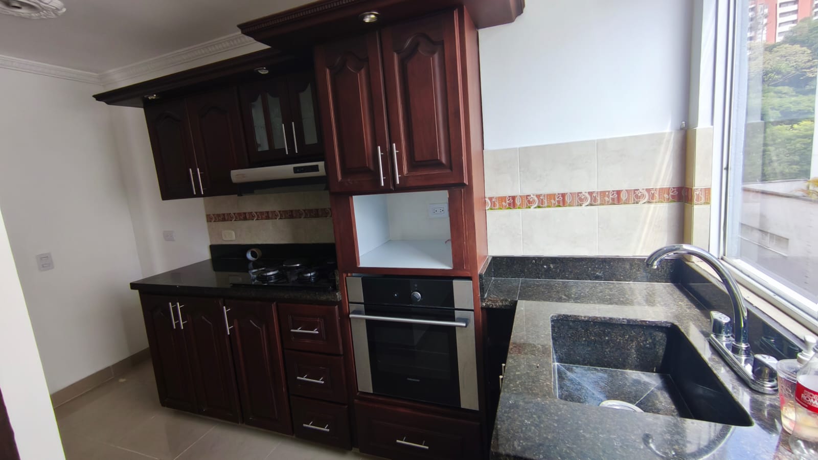 ARRIENDO DE APARTAMENTO AMPLIO EN CAMPO AMOR, MEDELLÍN