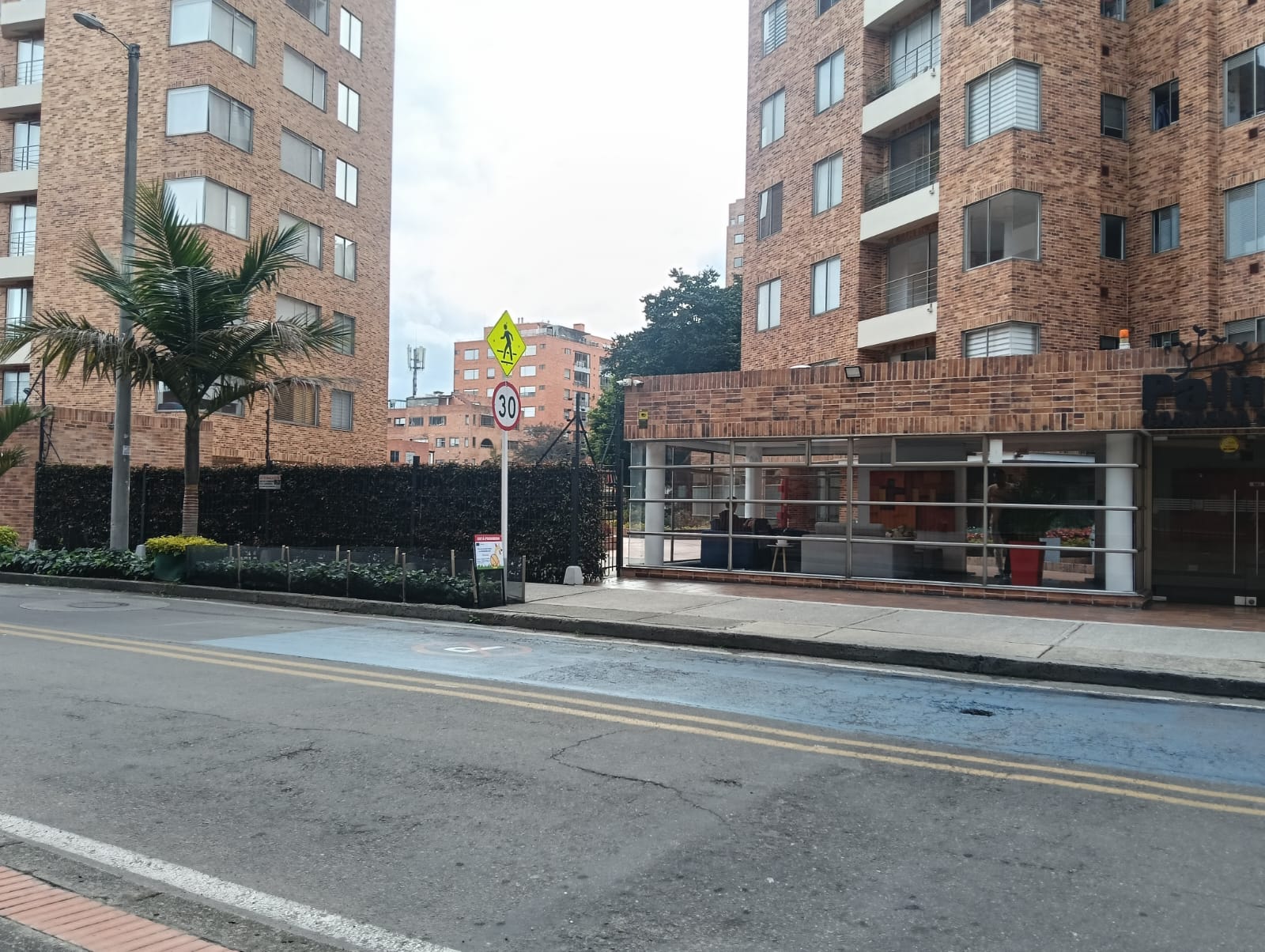 Arriendo Oficina de 81m² con vista panorámica en CC Santa Fe