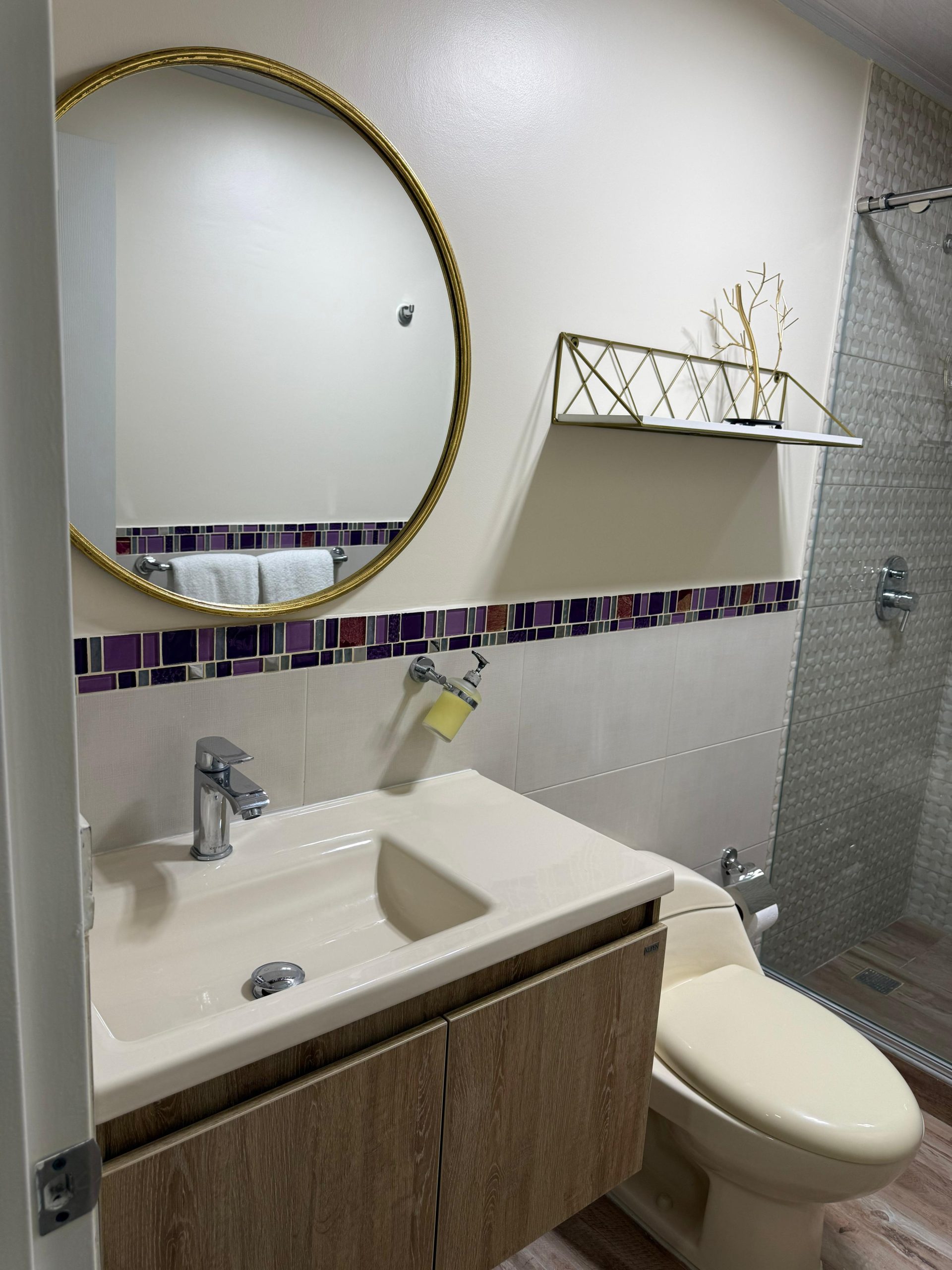 Hermosa, remodelada, casa al sur, El Templete, cerca a todo, para vivienda, consultorios u oficinas.