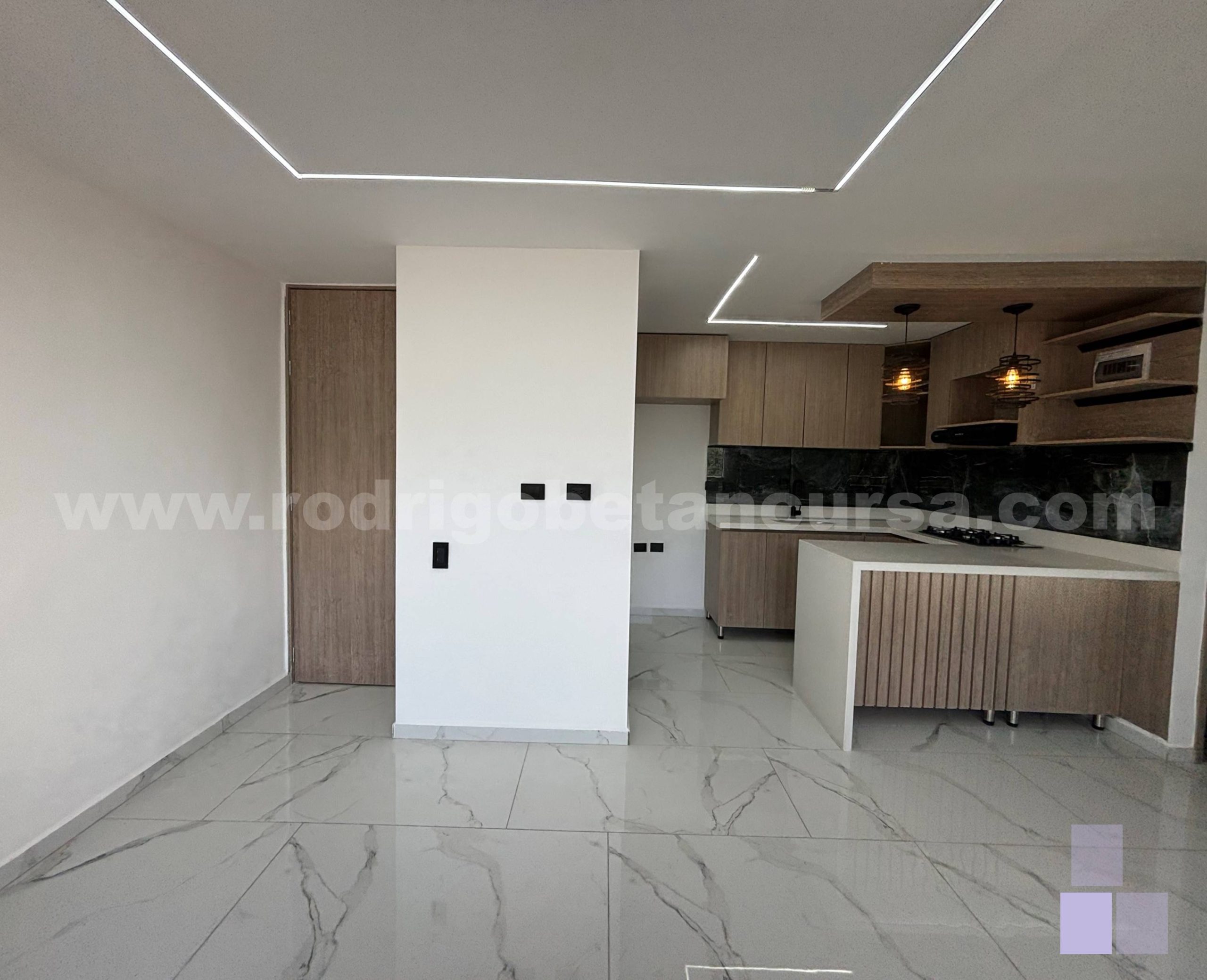 APARTAESTUDIO 6TO PISO EL POBLADO RB698892