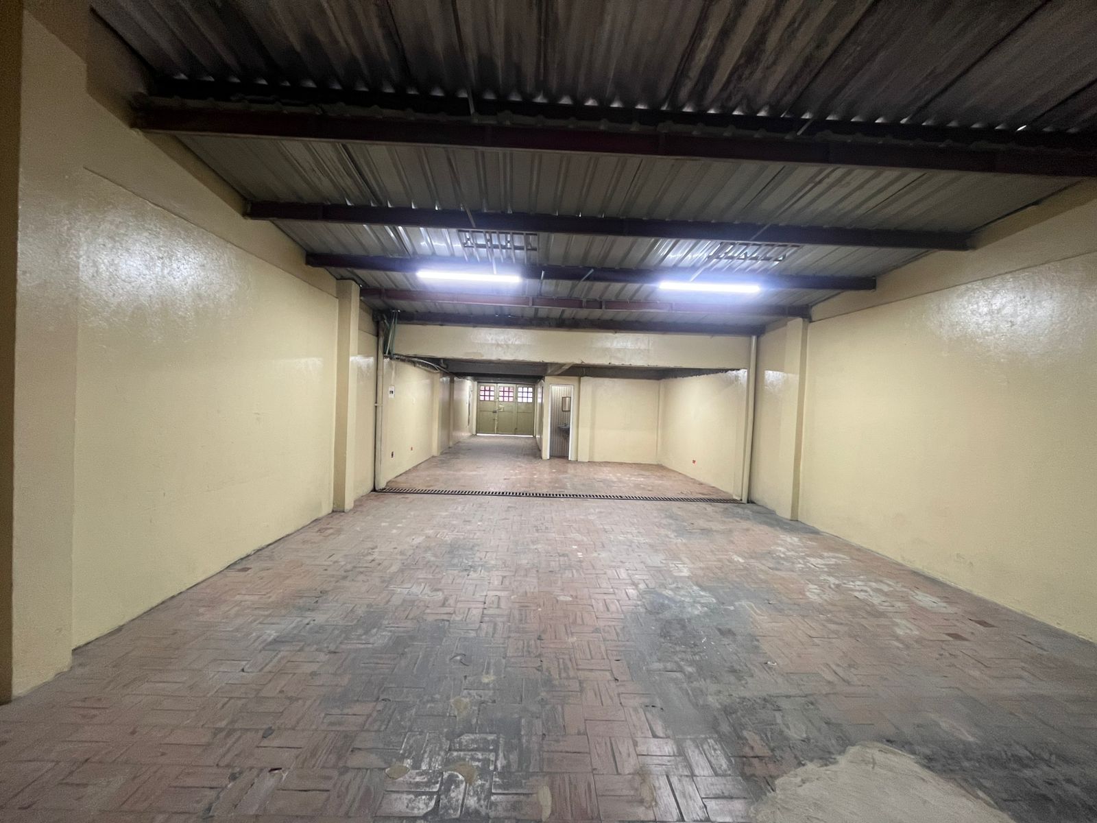 Bodega barrio bravo paez primer piso 115 m2 aprox.