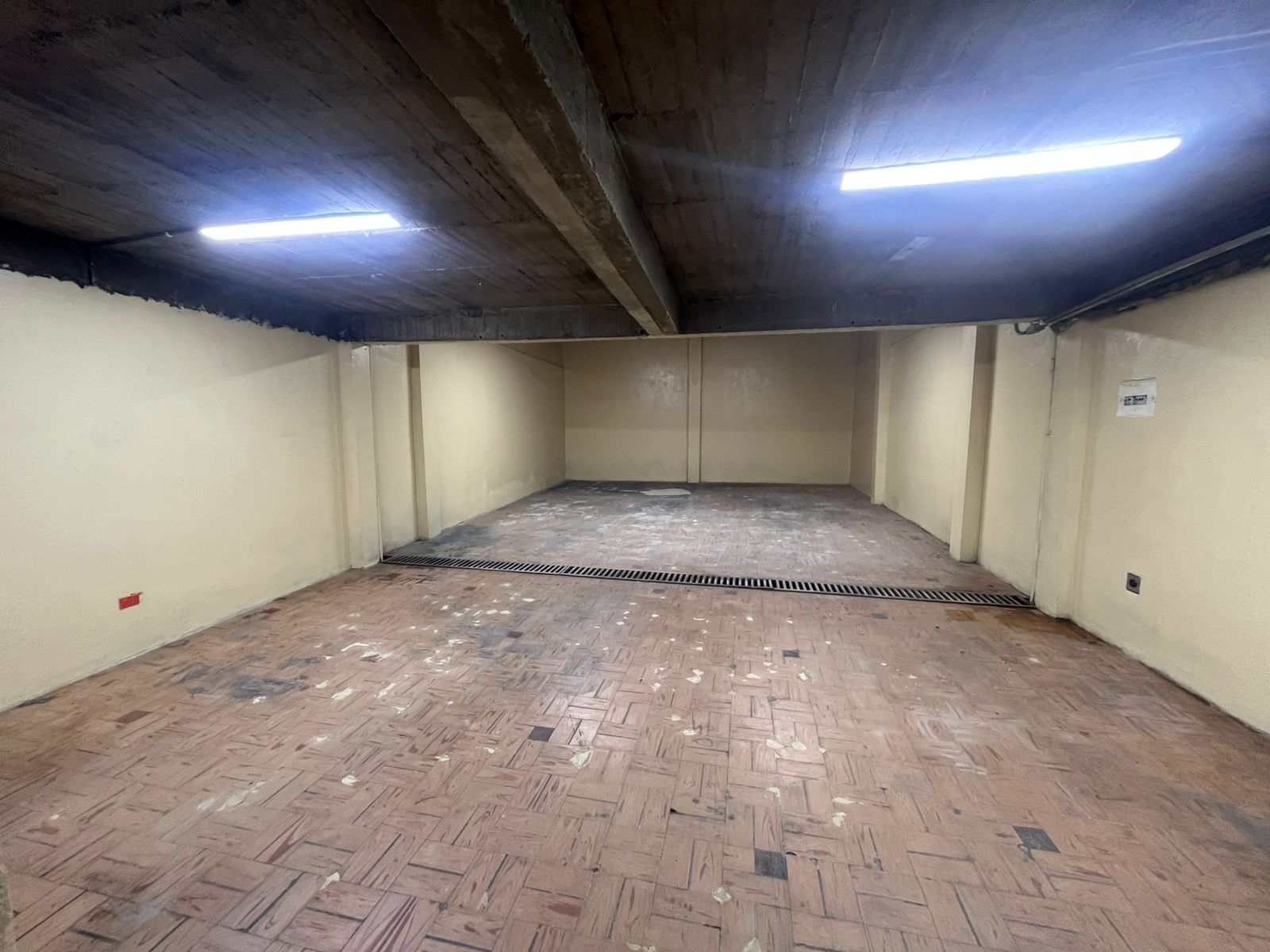 Bodega barrio bravo paez primer piso 115 m2 aprox.