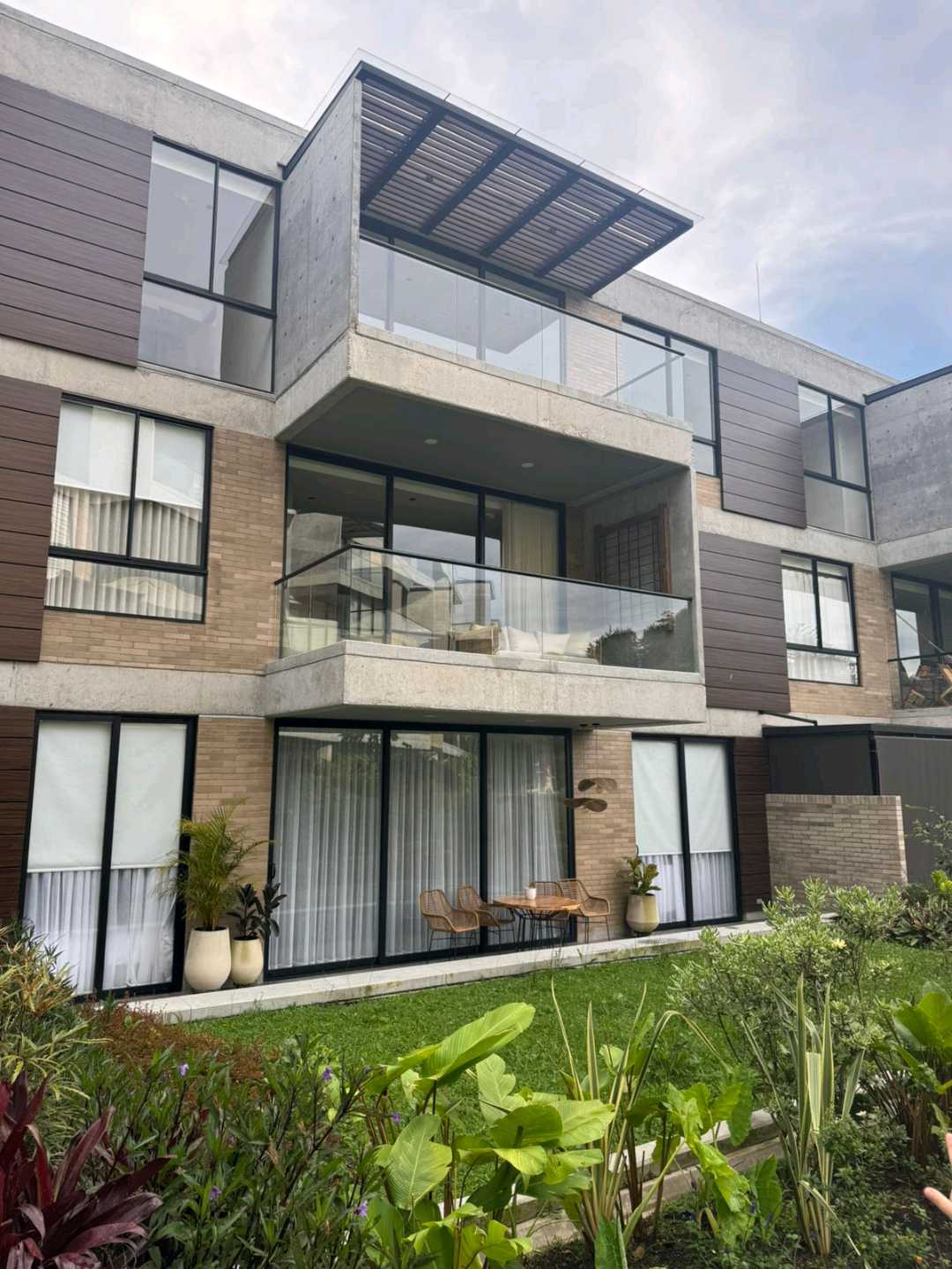 Casa-Local Comercial de 180m² en Santa Gema, Laureles, Medellín