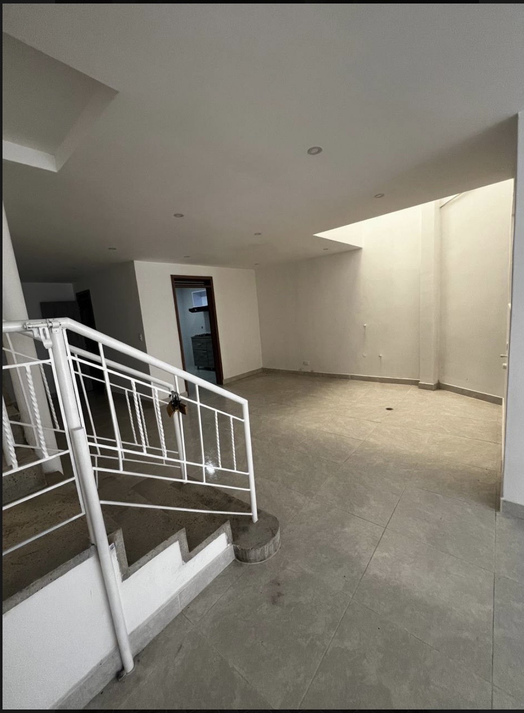 ALQUILER DE LOCAL COMERCIAL CHAMPANGT-SUR DE CALI-YY-10072388
