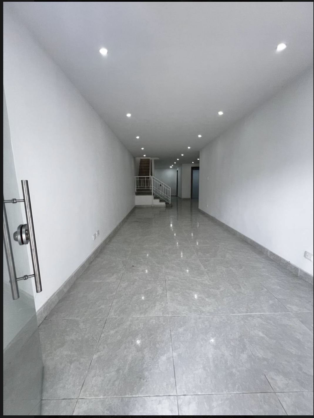 ALQUILER DE LOCAL COMERCIAL CHAMPANGT-SUR DE CALI-YY-10072388