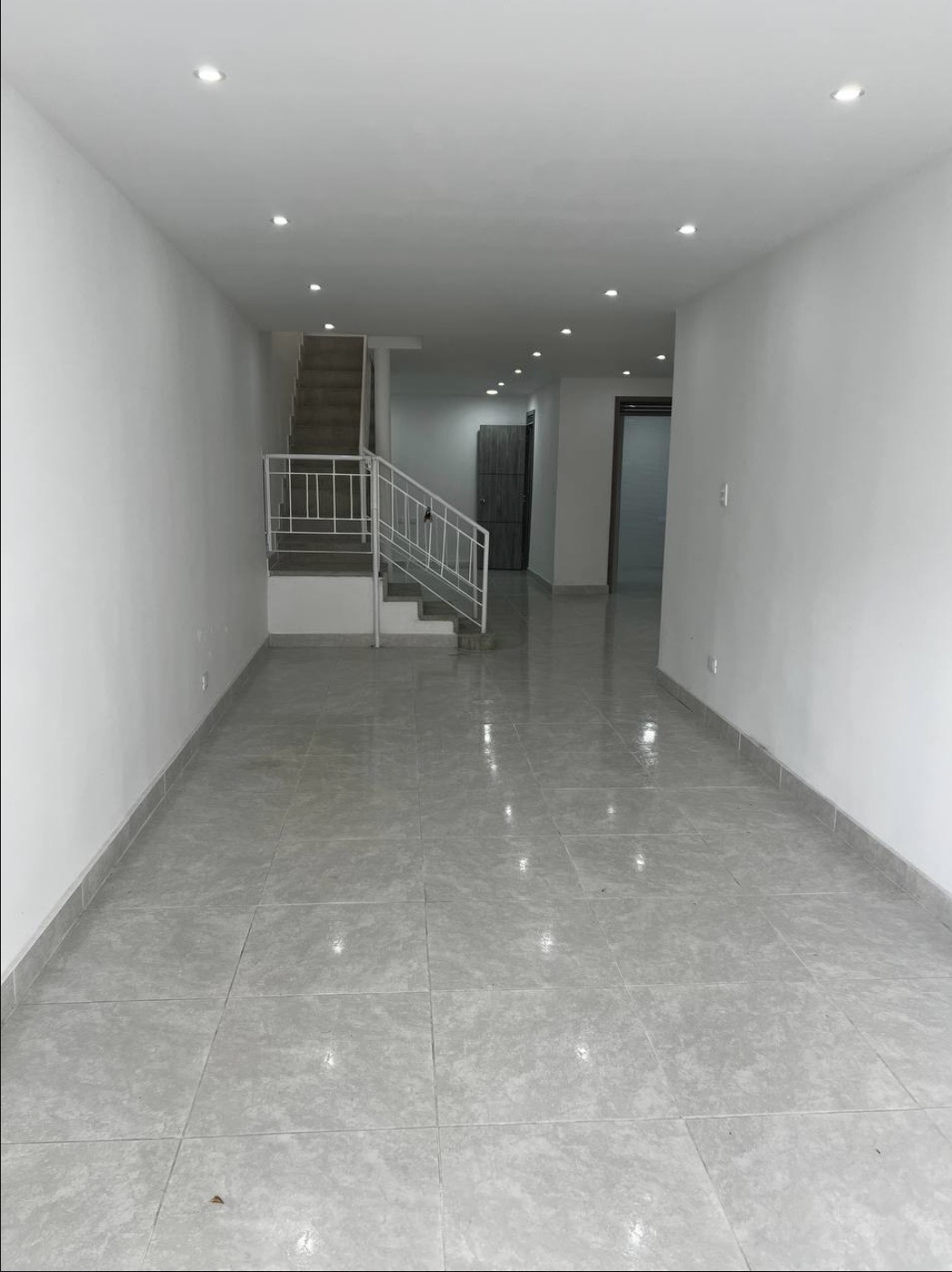 ALQUILER DE LOCAL COMERCIAL CHAMPANGT-SUR DE CALI-YY-10072388