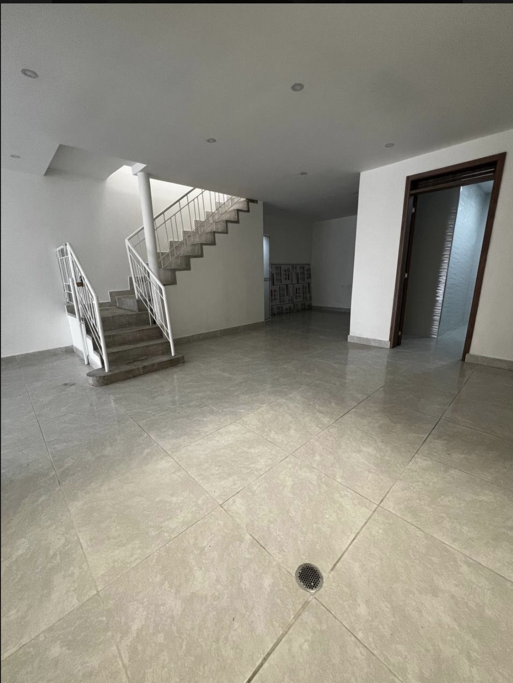 ALQUILER DE LOCAL COMERCIAL CHAMPANGT-SUR DE CALI-YY-10072388