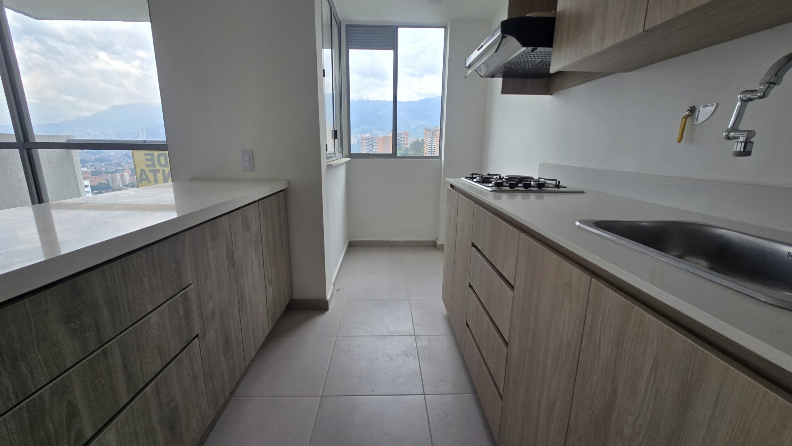 Arriendo amplio apartamento con hermosa vista