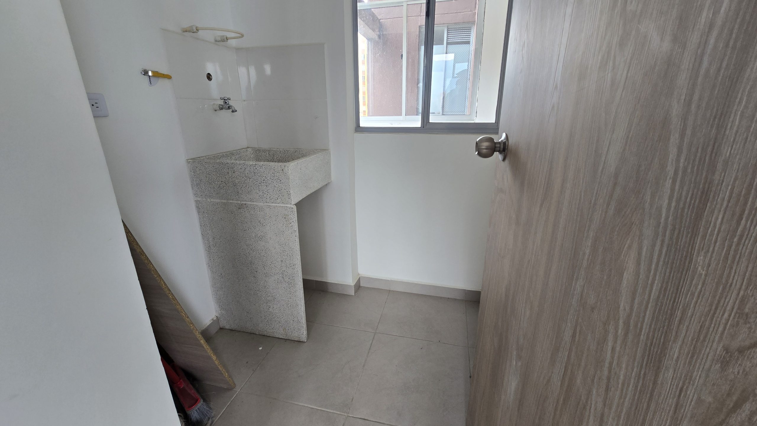 Arriendo amplio apartamento con hermosa vista