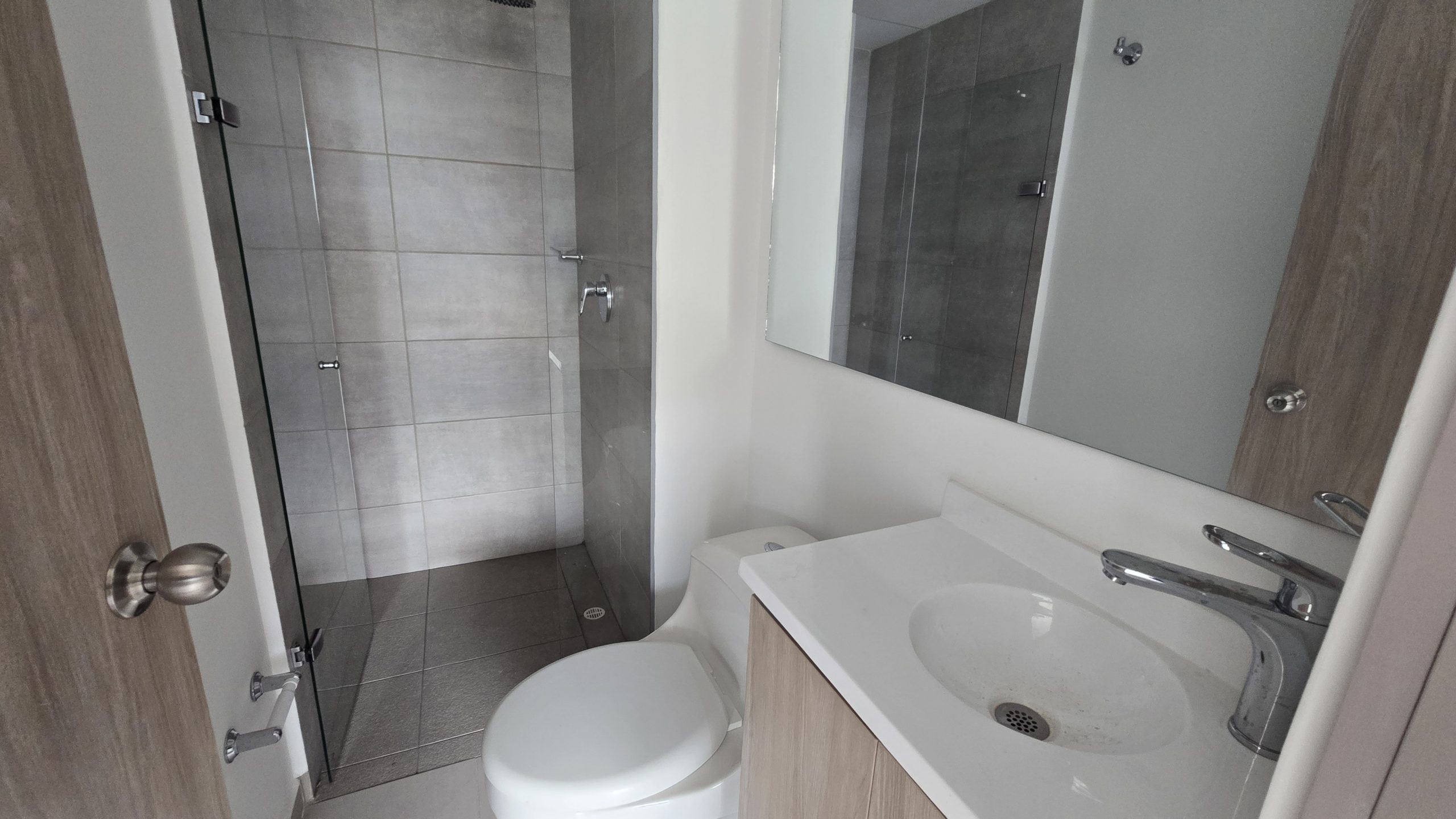 Arriendo amplio apartamento con hermosa vista