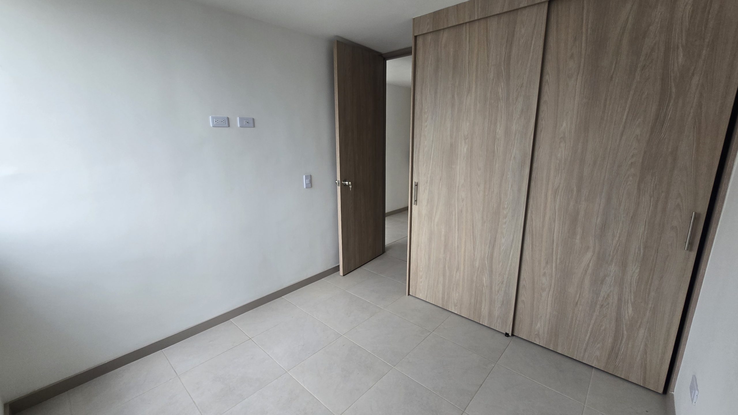 Arriendo amplio apartamento con hermosa vista