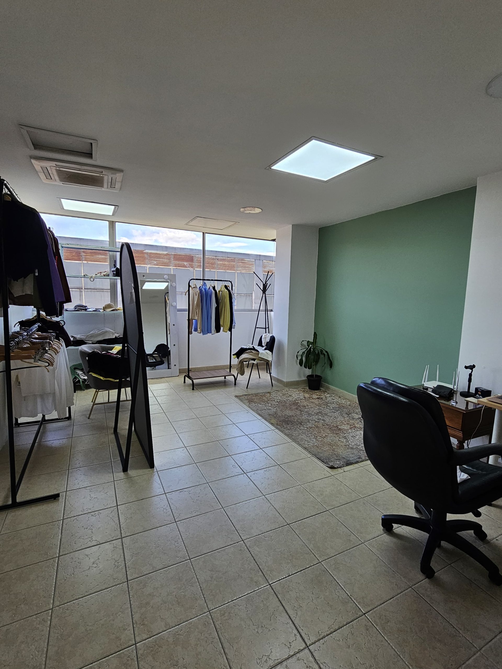 ARRIENDO APTO EXT. MODERNO CON BALCON AMOBLADO EN SANTA PAULA -5-