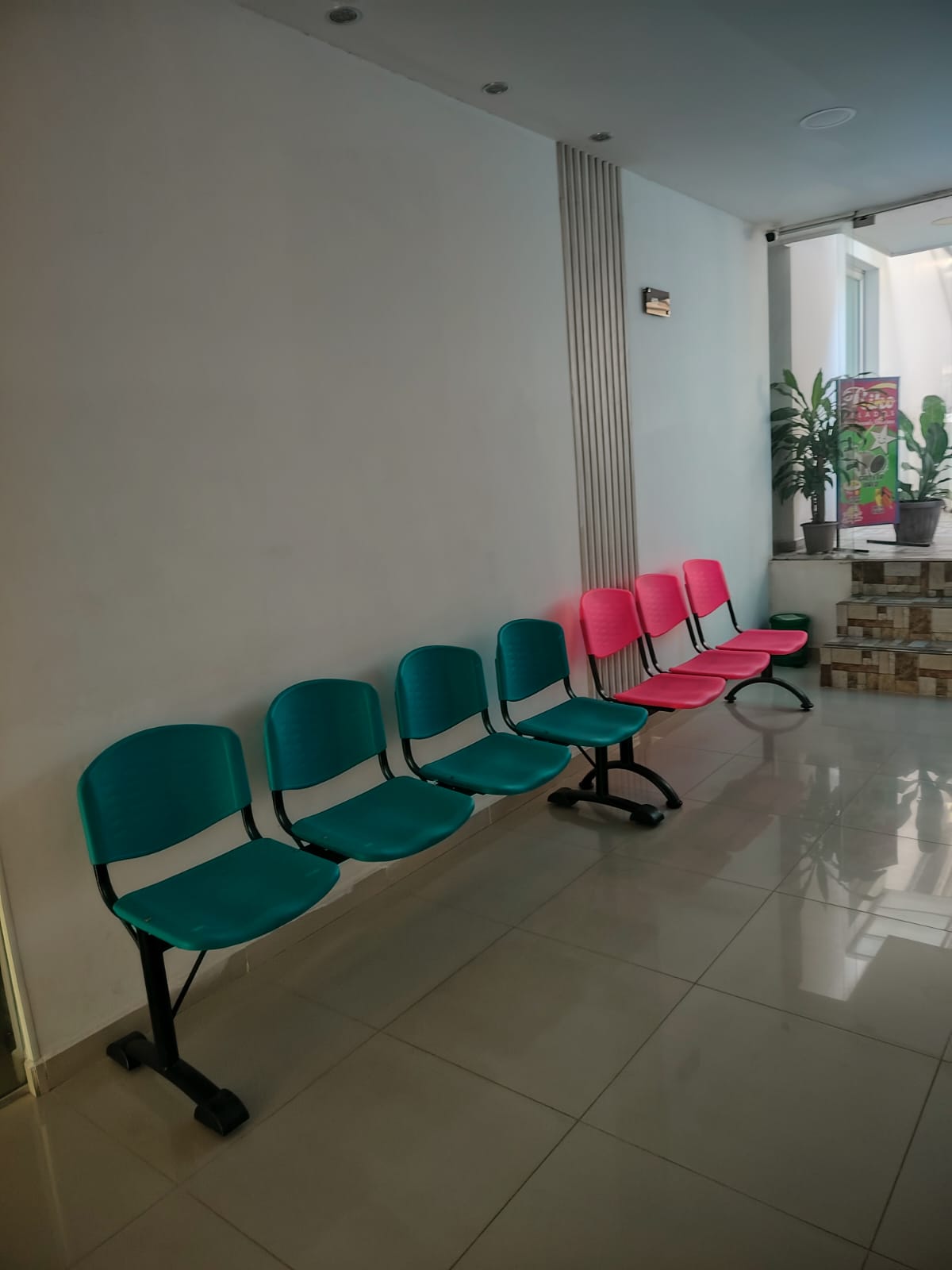 SE ARRIENDA CONSULTORIO U OFICINA