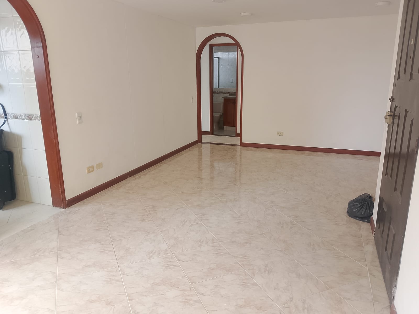 RENTO APARTAMENTO EN LA LORENA PEREIRA