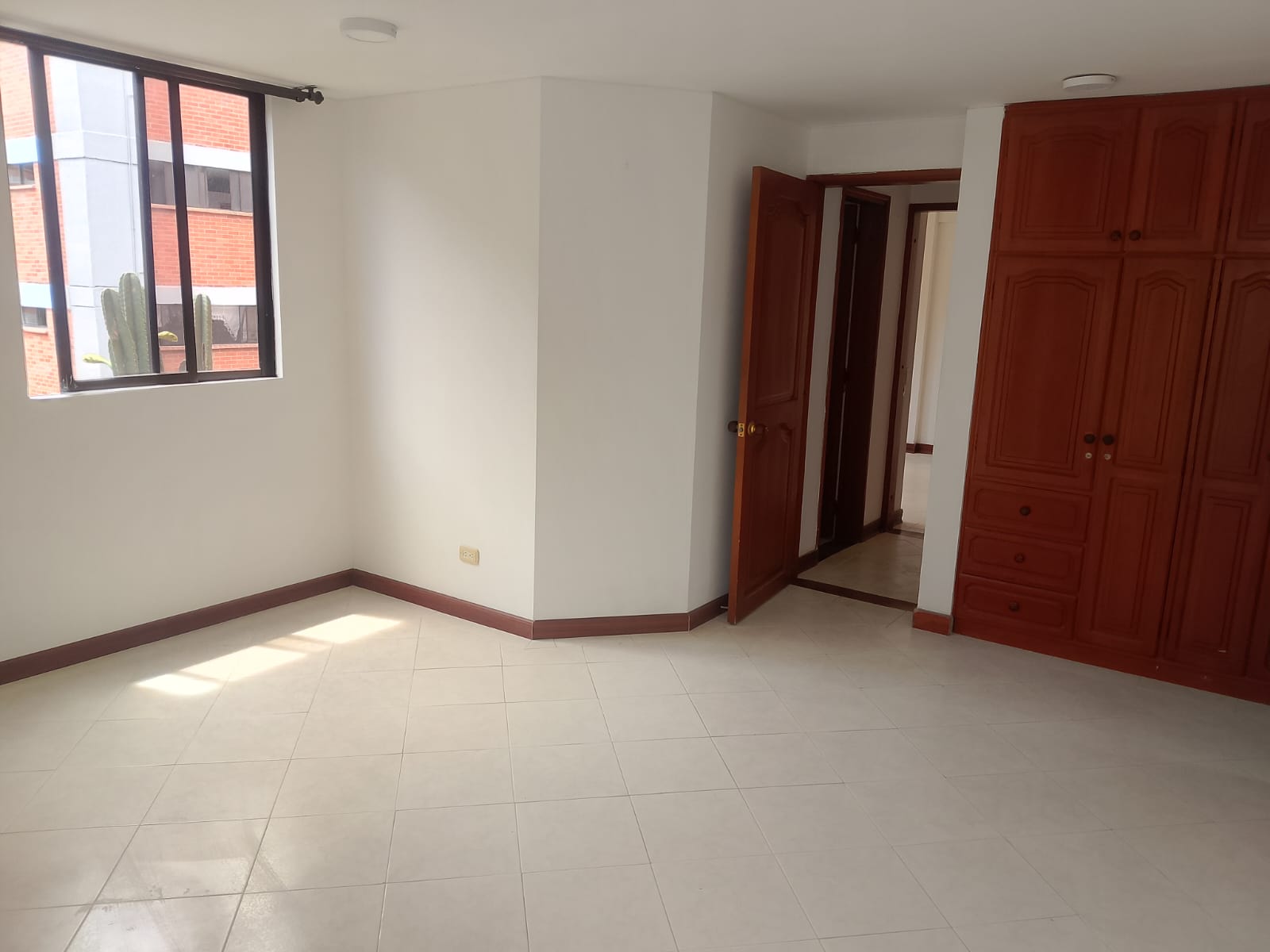 RENTO APARTAMENTO EN LA LORENA PEREIRA