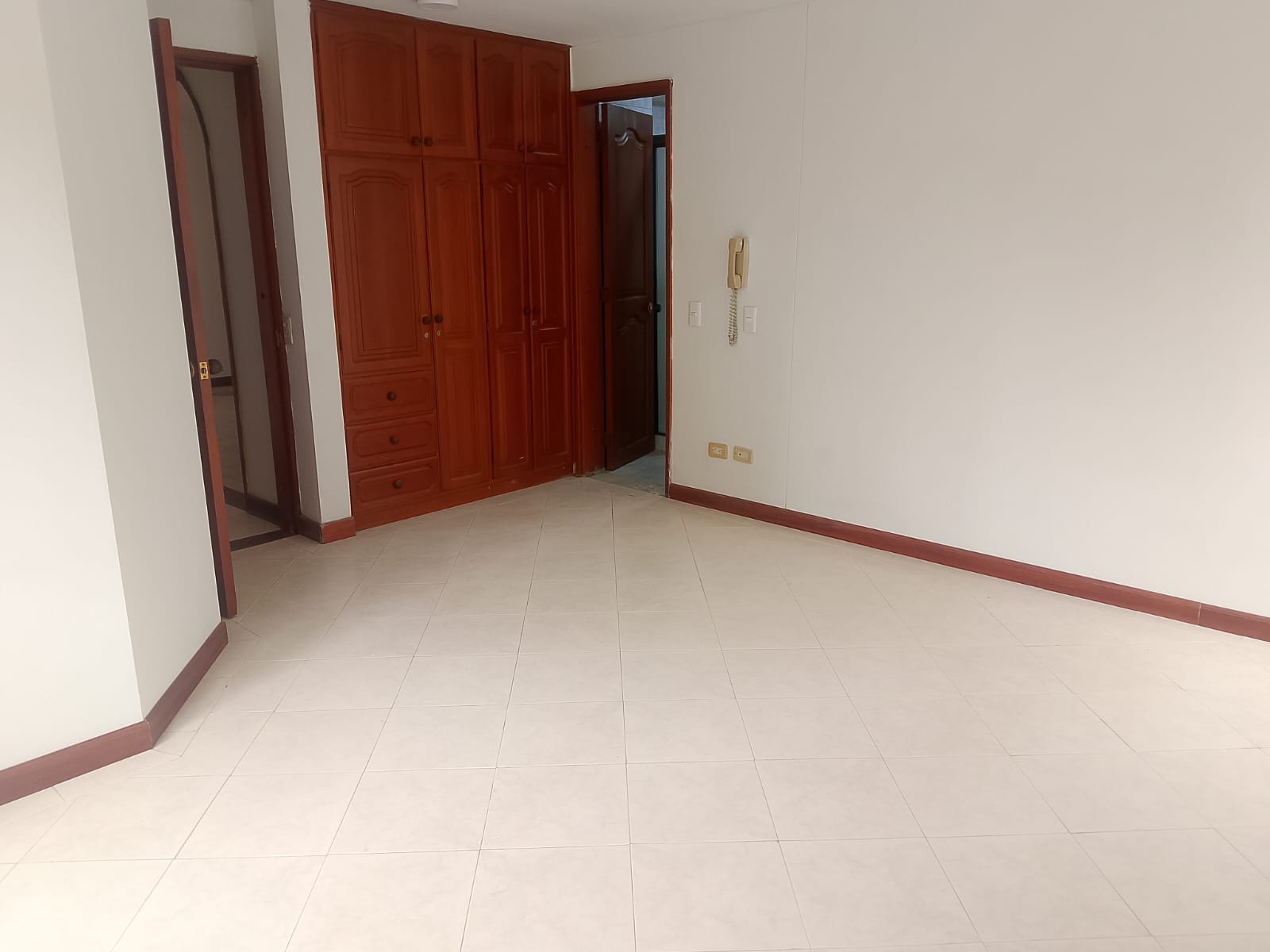 RENTO APARTAMENTO EN LA LORENA PEREIRA