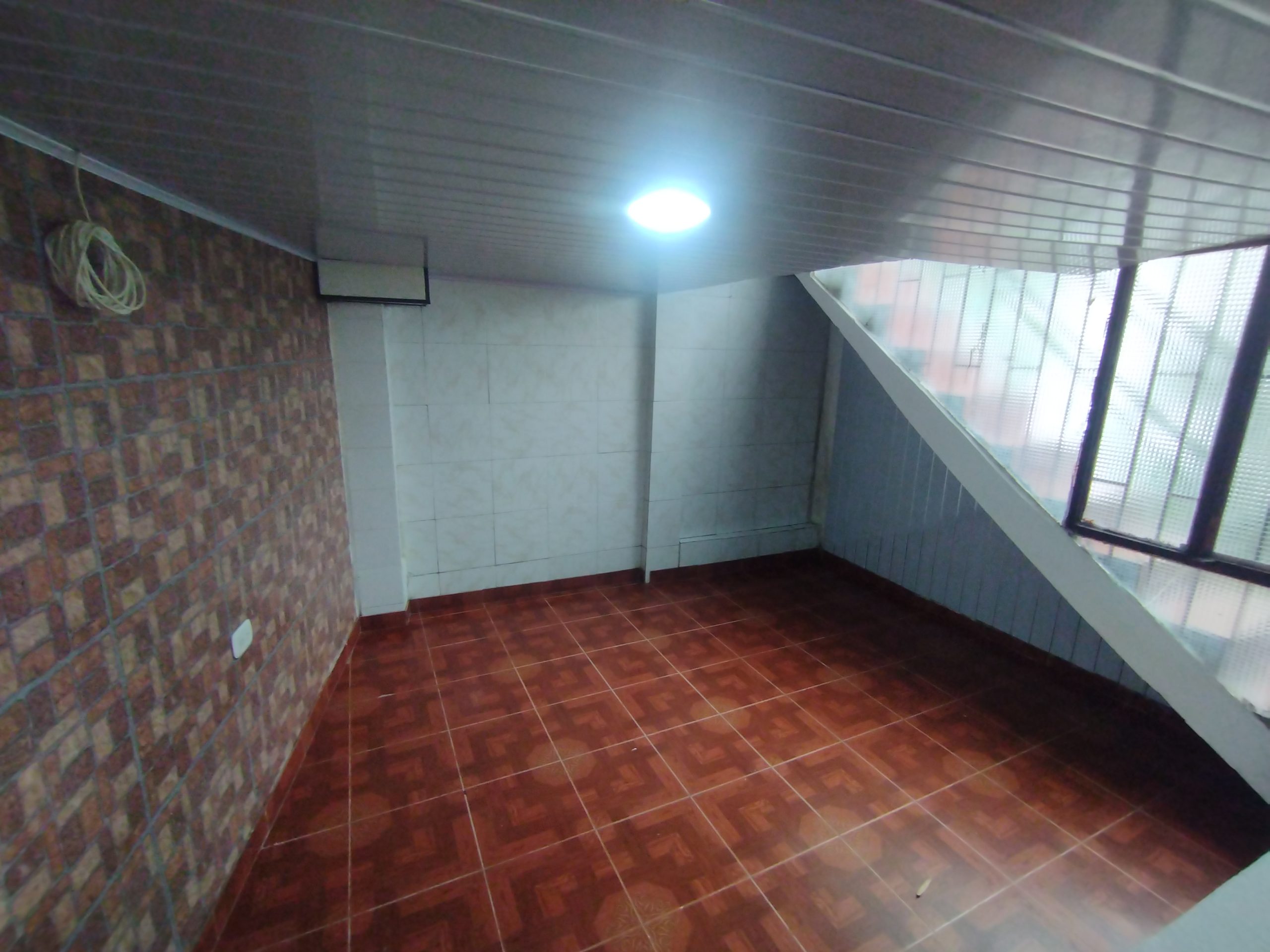 ARRENDO APARTAMENTO CHIPRE | ACCESO VEHICULAR