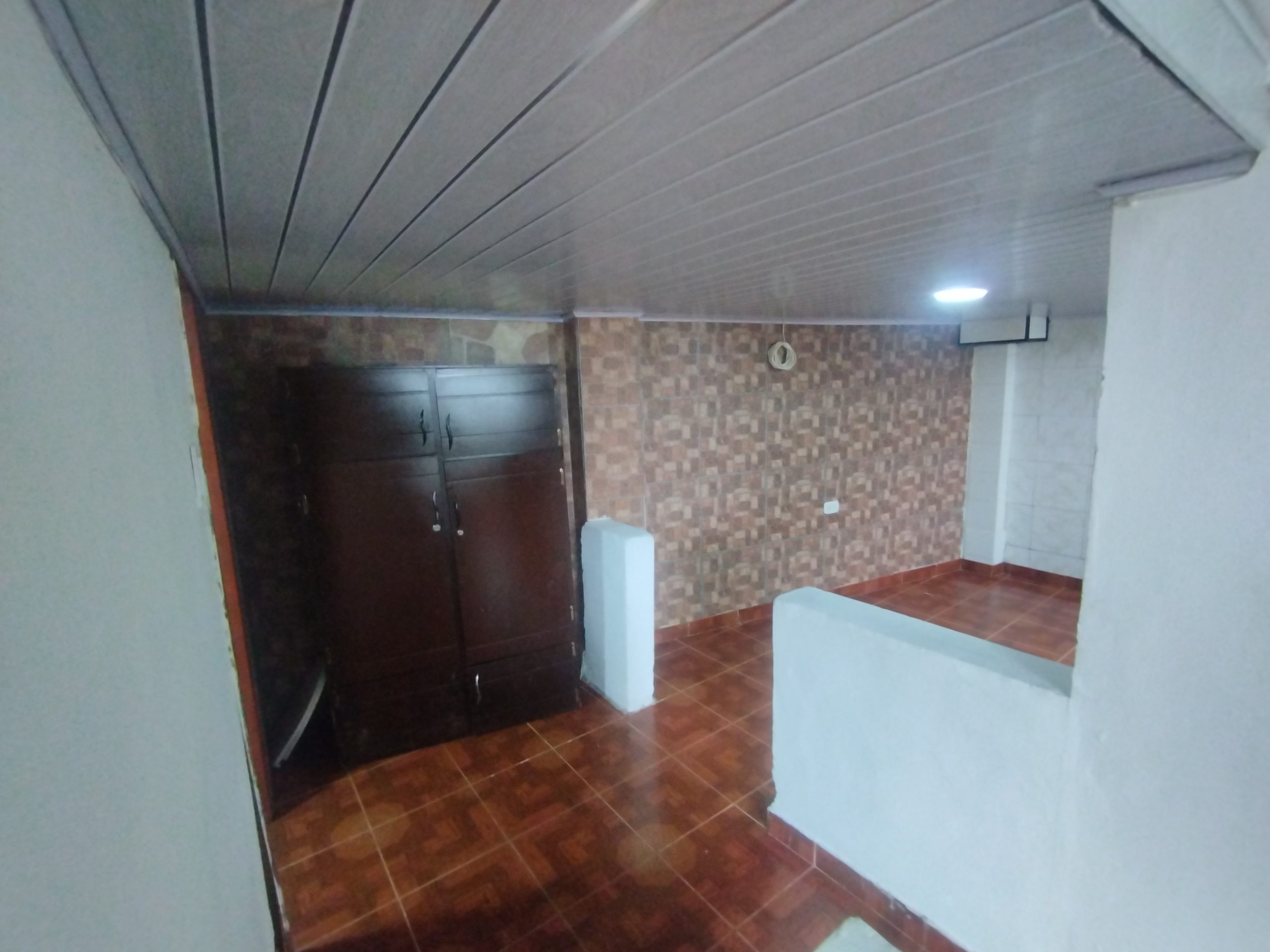 ARRENDO APARTAMENTO CHIPRE | ACCESO VEHICULAR