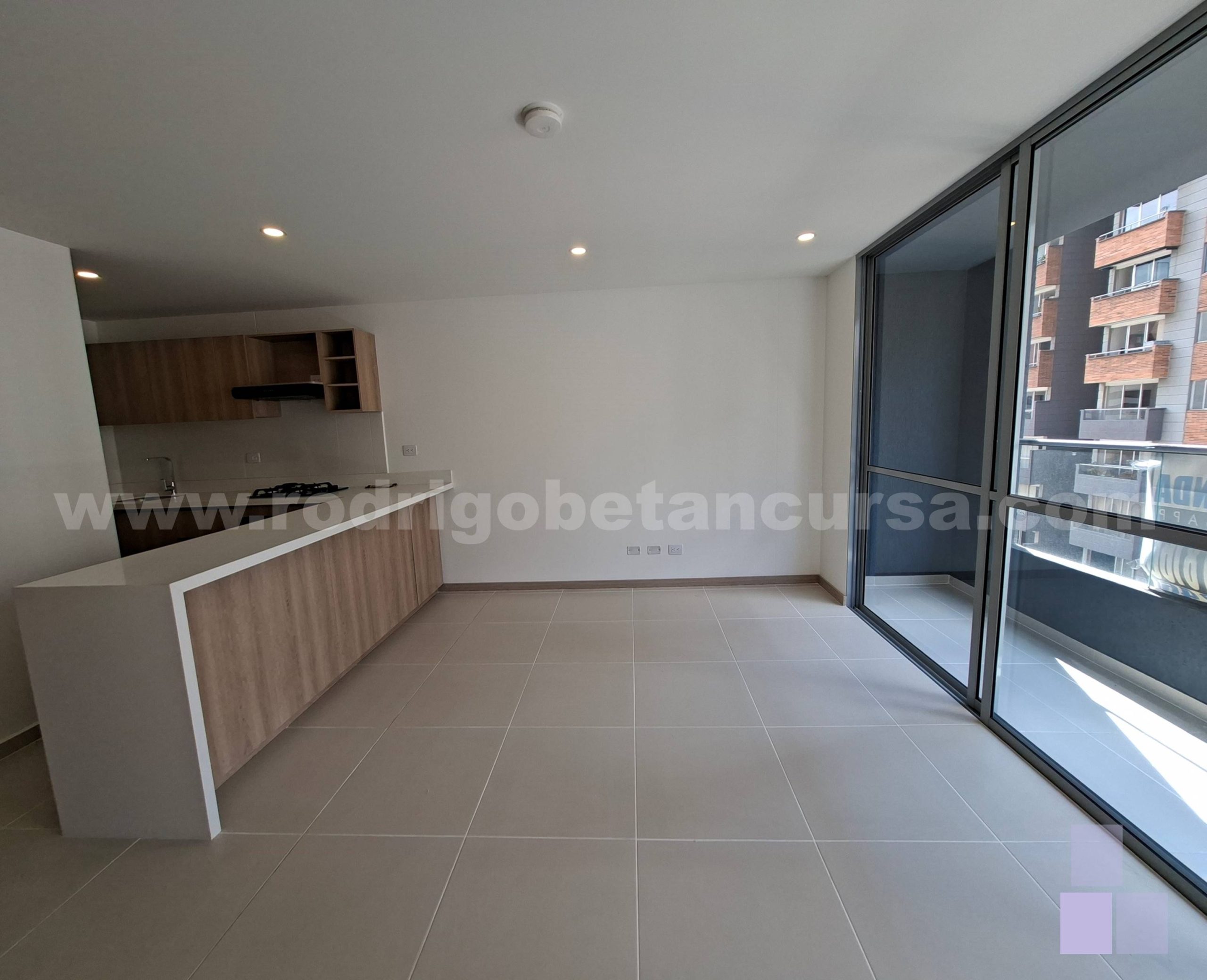 SE ARRIENDA APARTAMENTO COMERCIAL EN BELEN