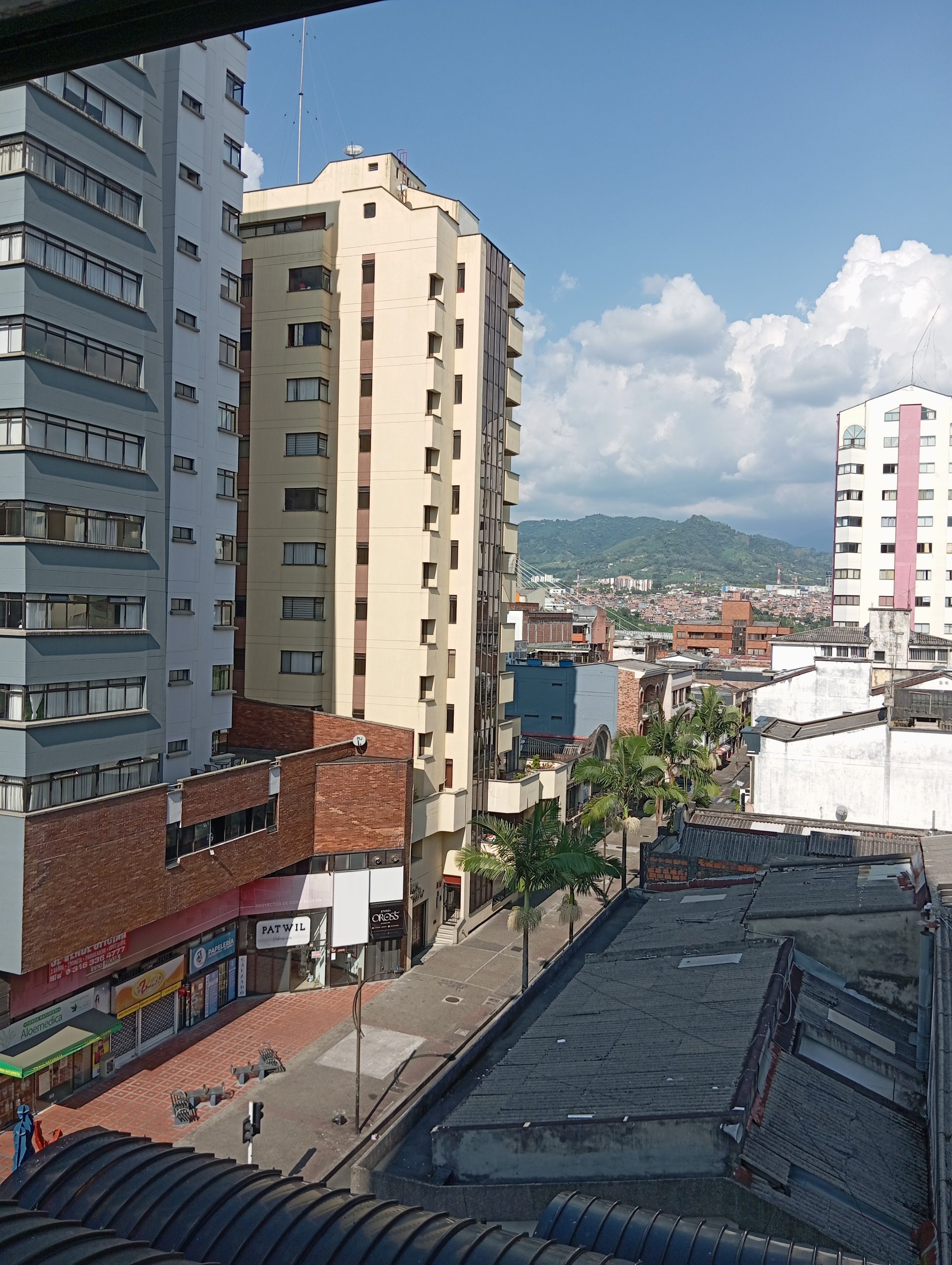 RENTO AMPLIO APARTAMENTO EN EL CENTRO DE PEREIRA