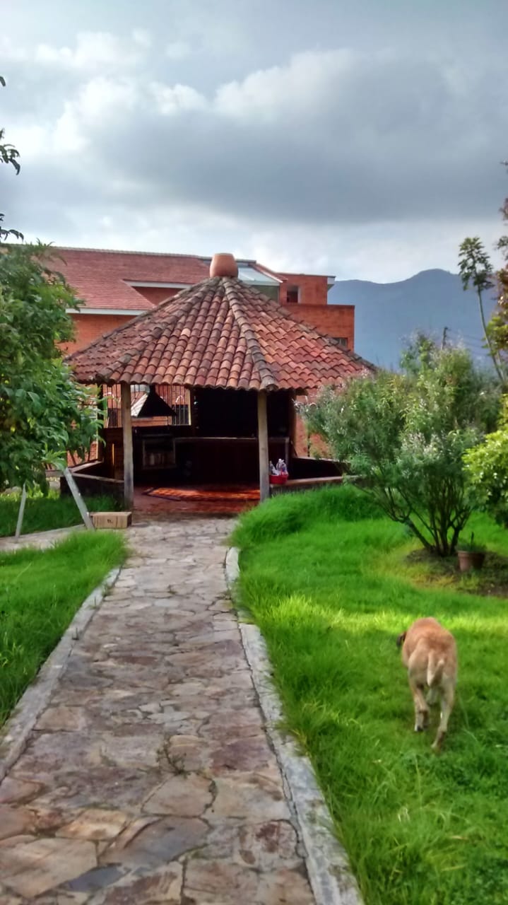 hermosa casa via guaymaral