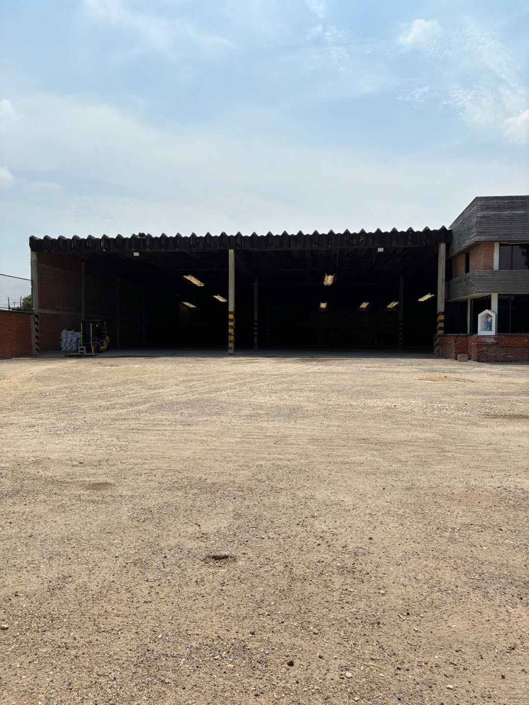 BODEGA EN EL SECTOR INDUSTRIAL DE TERNERA