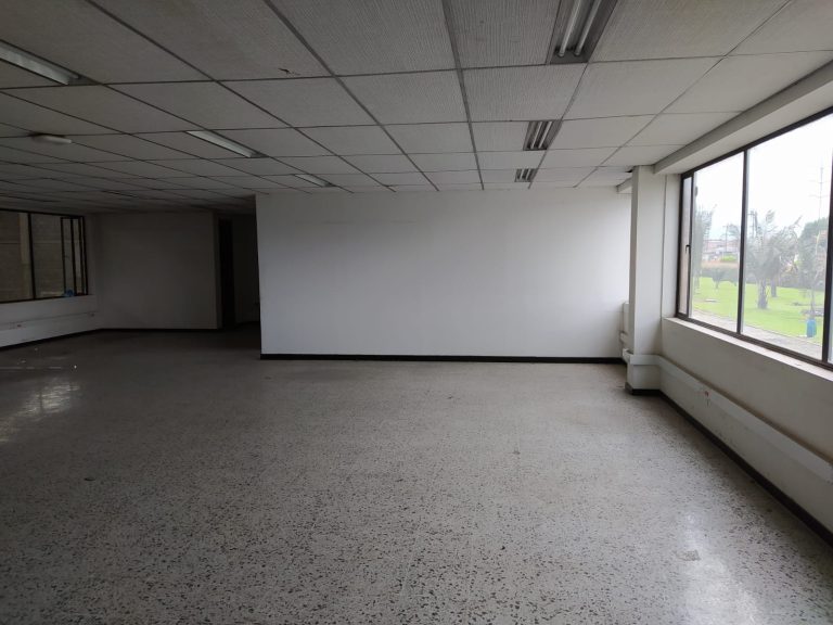 ARRIENDO BODEGA FUNZA 1376 M2 PUERTAS A NIVEL PARQUE INDUSTRIAL.