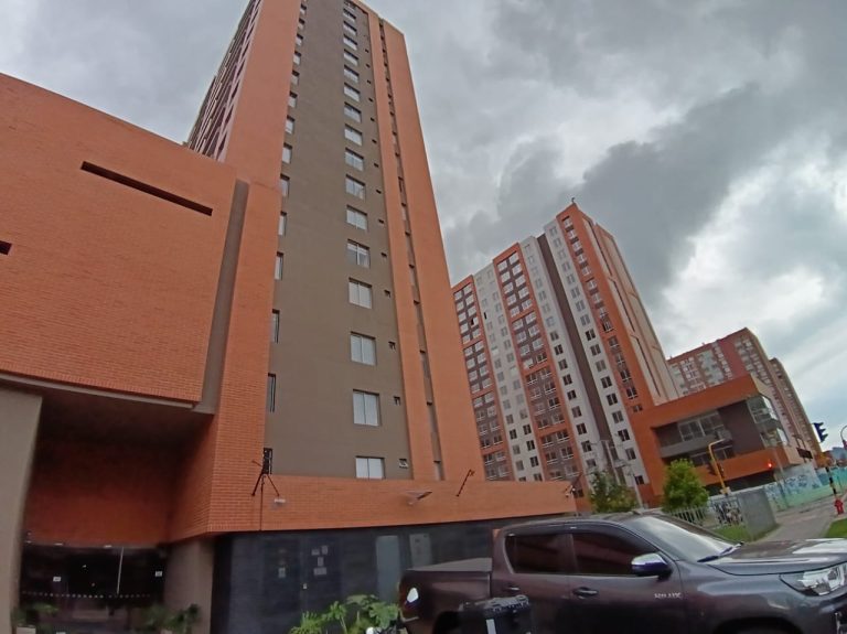 Arriendo hermoso aparta estudio, Quinta Paredes, Bogotá.