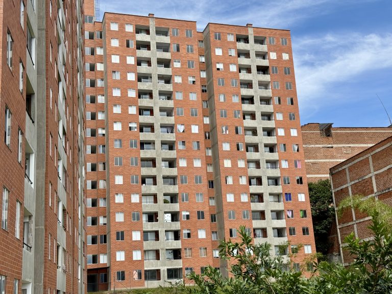 RENTA APARTAMENTO ENVIGADO SAN RAFAEL | NUEVO CON PARQUEADERO