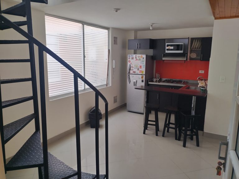 ARRIENDO POR MESES APTO DÚPLEX 50 M2 AMOBLADO – 3 HABITACIONES – CHIA