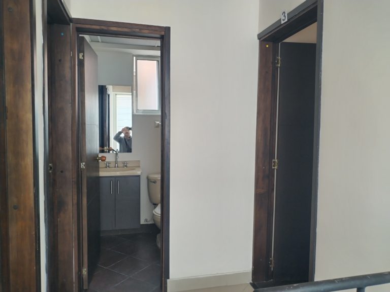 ARRIENDO POR MESES APTO DÚPLEX 50 M2 AMOBLADO – 3 HABITACIONES – CHIA