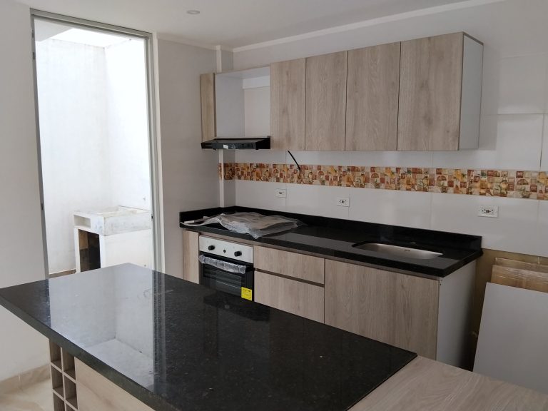 ARRIENDO CASA 160 M2 3 PISOS – EL CEDRO – CHIA