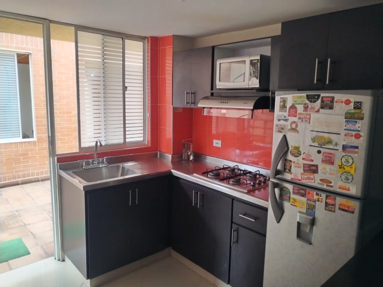 ARRIENDO POR MESES APTO 50 M2 AMOBLADO PISO 1 – 3 HABITACIONES – CHIA