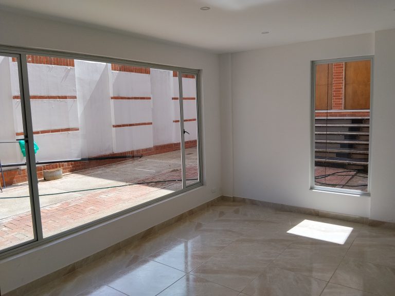 ARRIENDO CASA 160 M2 3 PISOS – EL CEDRO – CHIA