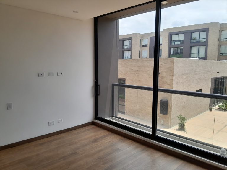 ARRIENDO APTO 62 M2 SENIOR SUITES GUAYMARAL | 650 |