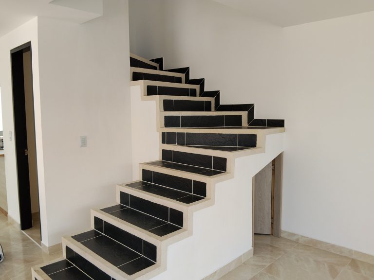 ARRIENDO CASA 160 M2 3 PISOS – EL CEDRO – CHIA
