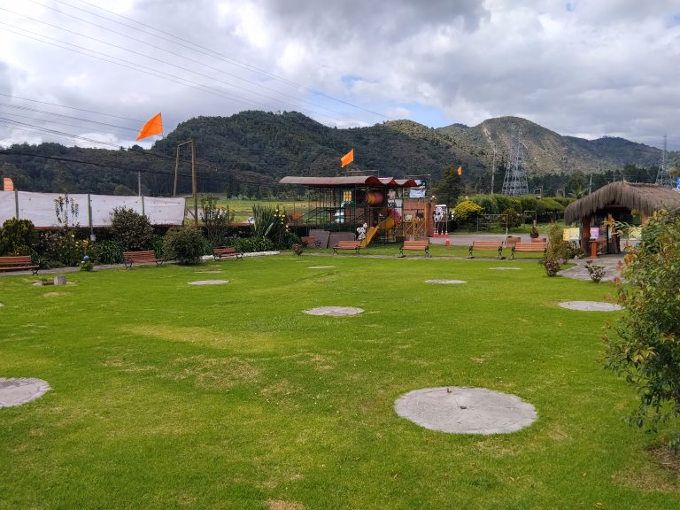 ARRIENDO LOCAL CAMPESTRE PARA RESTAURANTE – SIBERIA – COTA